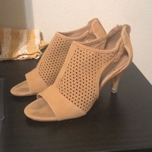 Tan heels style & co